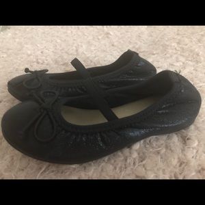 Black ballerina flats